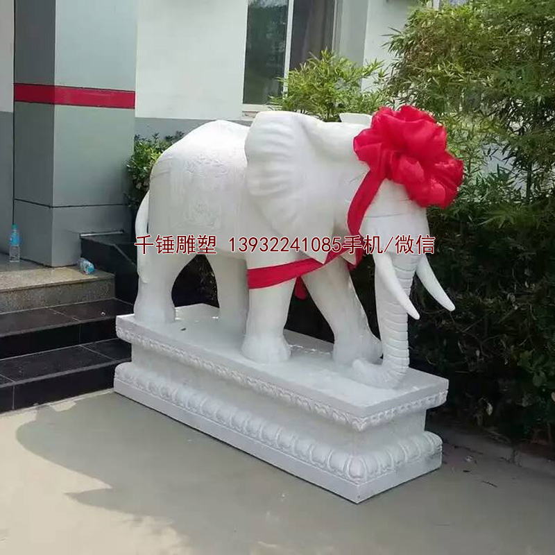 滄州市森林生態園門口漢白玉石雕大象安裝現場